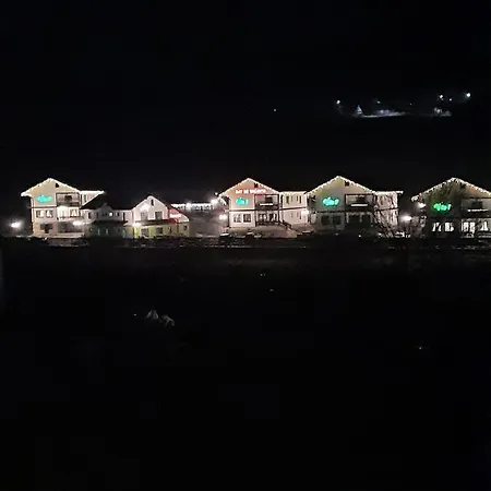 Sat De Vacanta Martisorul Holiday park *